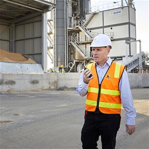 KH_047_Stephen-M_090720 instory grid KH_047_Stephen-M_090720 instory grid